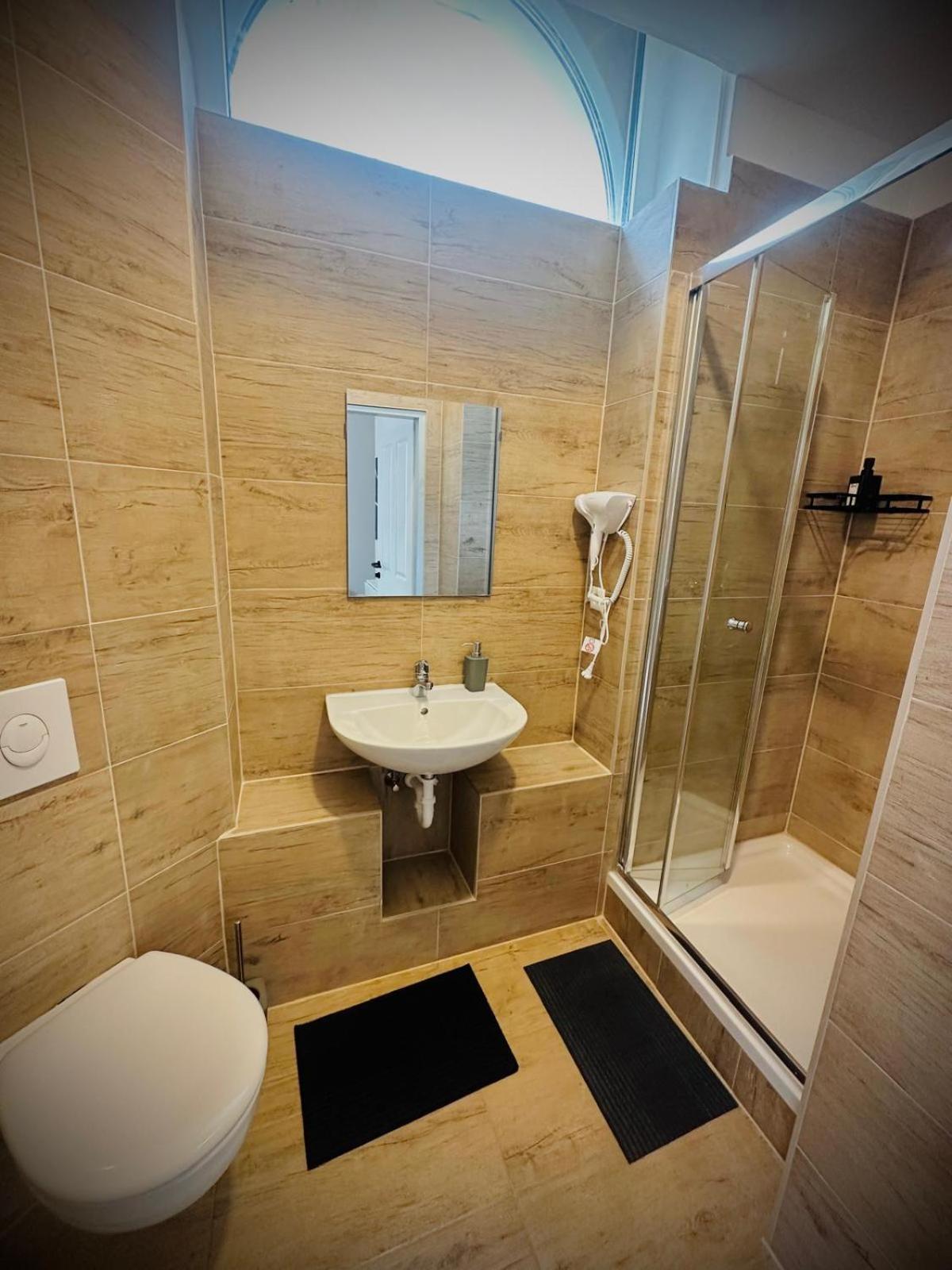 4-br Apt, Ideal For Groups, 6-min To Stadthalle Vienna