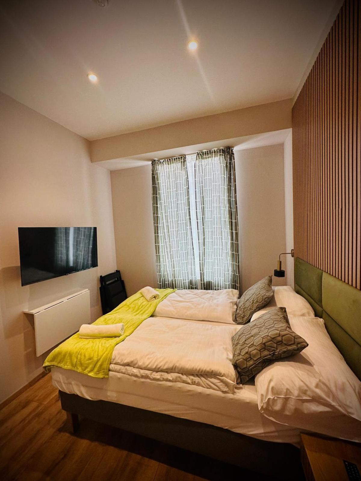 4-br Apt, Ideal For Groups, 6-min To Stadthalle Apartment *