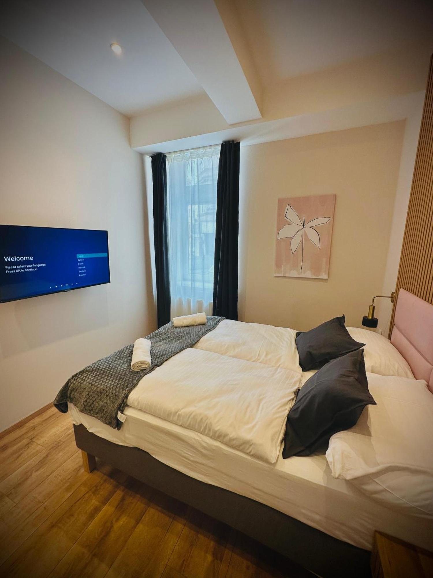 Apartment 4-br Apt, Ideal For Groups, 6-min To Stadthalle *